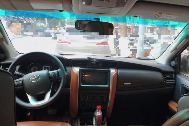 Used Toyota Fortuner 2016 2.7L Middle East Version Center Console