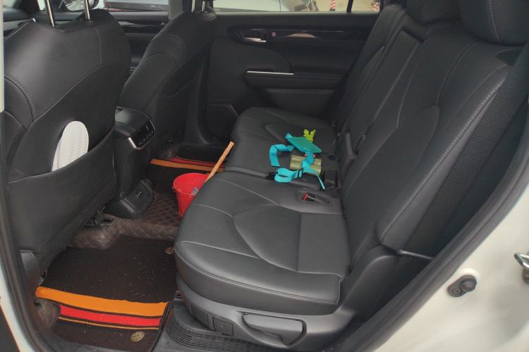 Used Toyota Highlander 2023 2.5L Smart Electric Hybrid Dual-Motor All-Wheel-Drive Luxury 7-Seater Left Rear Seat