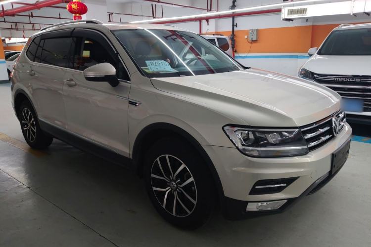 Used Volkswagen Tiguan L 2018 330TSI Automatic Two-Wheel Drive Luxury Edition Front Right 45 Deg