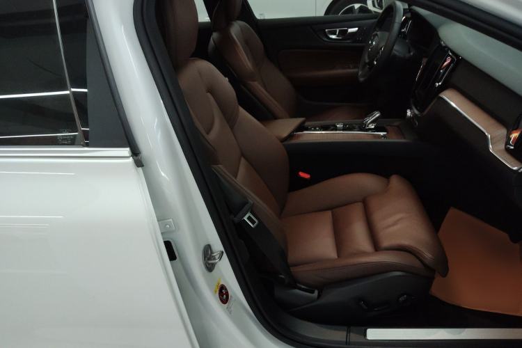 Used Volvo S60 2023 B4 Zhiyuan Luxury Edition
