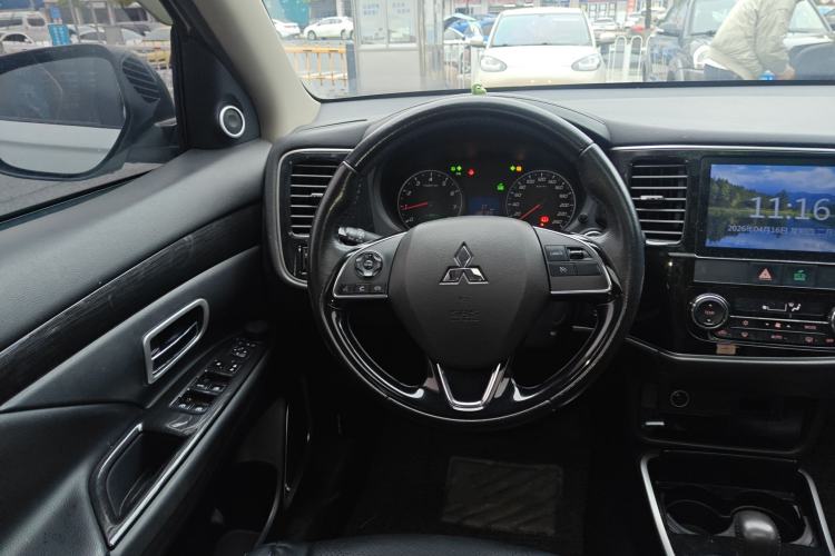 Used Mitsubishi Outlander 2017 2.0L Two-Wheel Drive Glory Edition 5 Seats