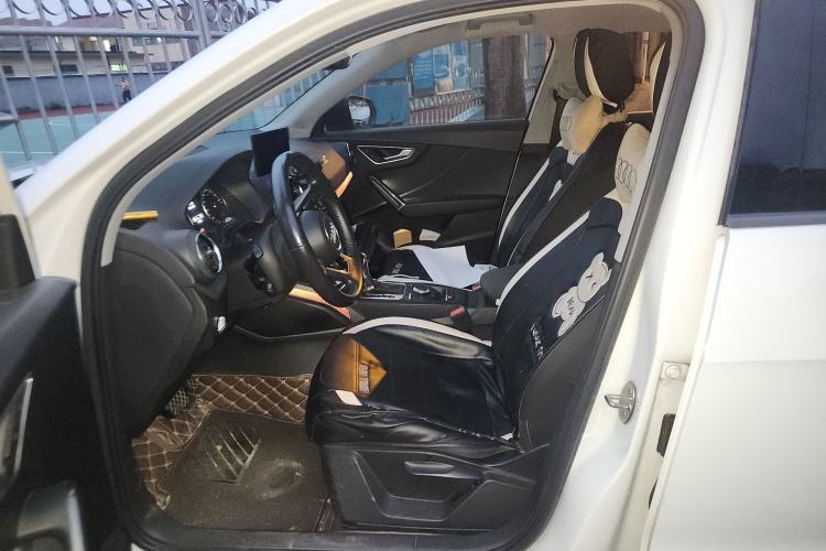 Used Audi Q2L 2018 35 TFSI Launch Exclusive Edition China VI Left Front Seat