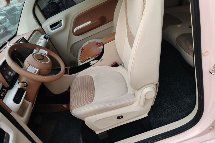 Used Wuling Hongguang MINIEV 2024 3rd Generation 215km Advanced Version Left Rear Seat