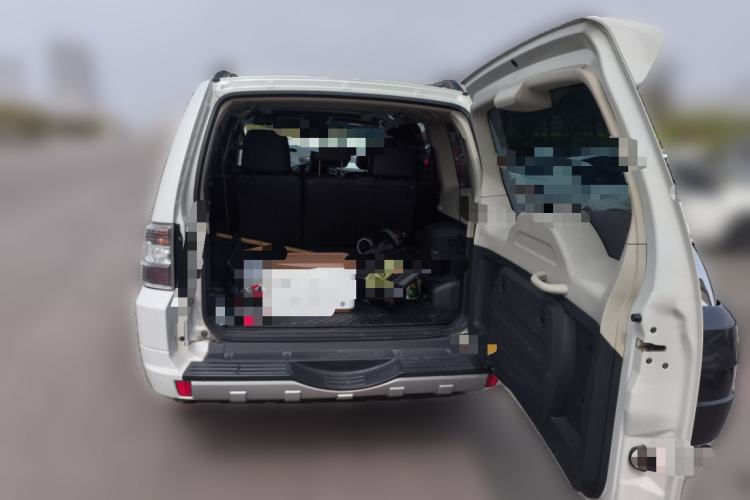 Used Mitsubishi Pajero 2015 3.0L Automatic Elite Edition China IV Standard Trunk