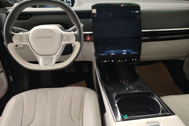Used Honda P7 2025 Four-Wheel Drive Long-Range Max Center Console