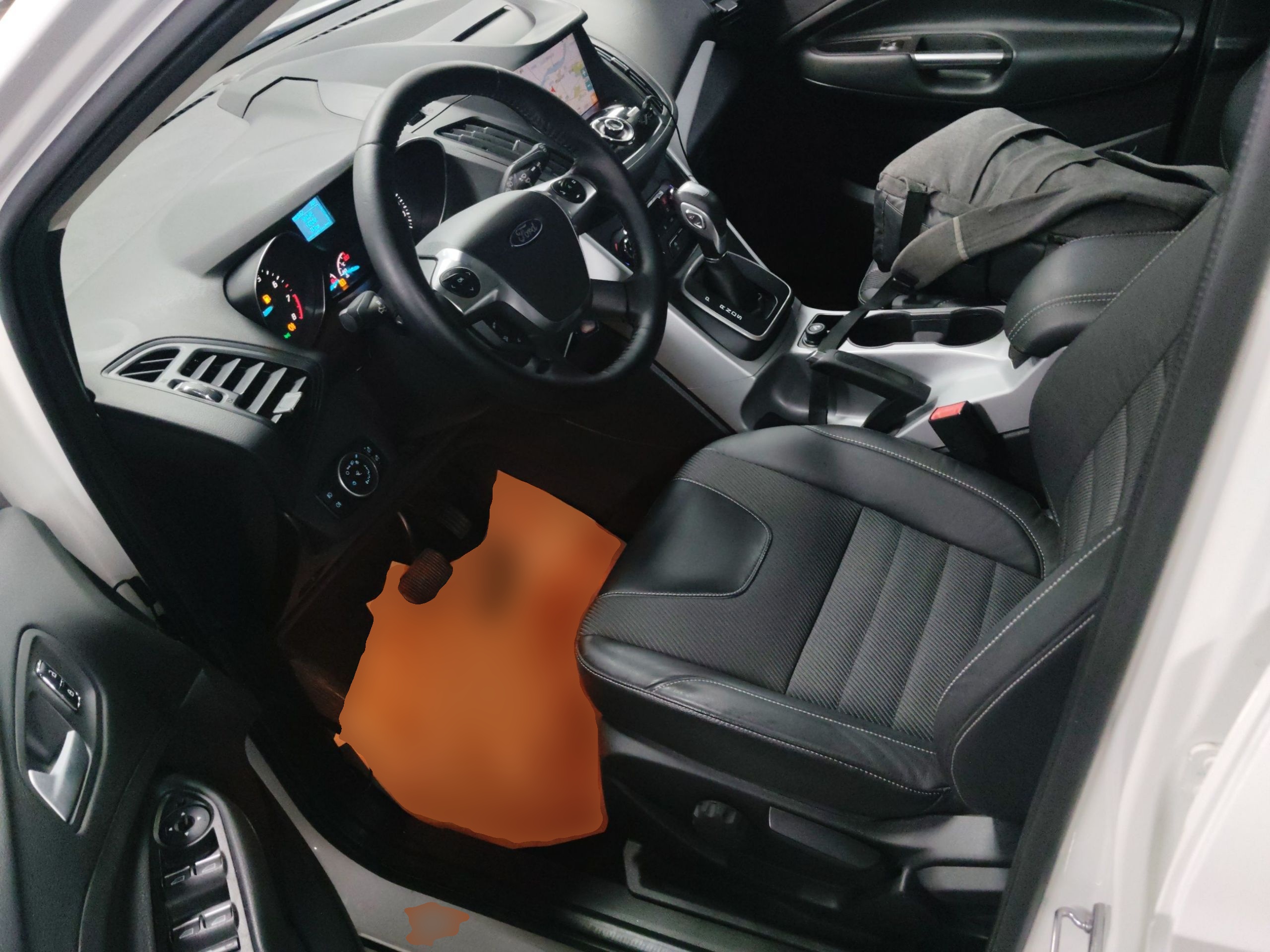 Переднее сиденье в автомобиле