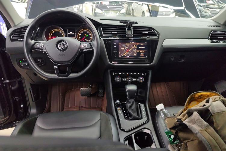 Used Volkswagen Tiguan L 2020 330TSI Automatic Two-Wheel Drive Smart Luxury Edition China VI Standard Center Console