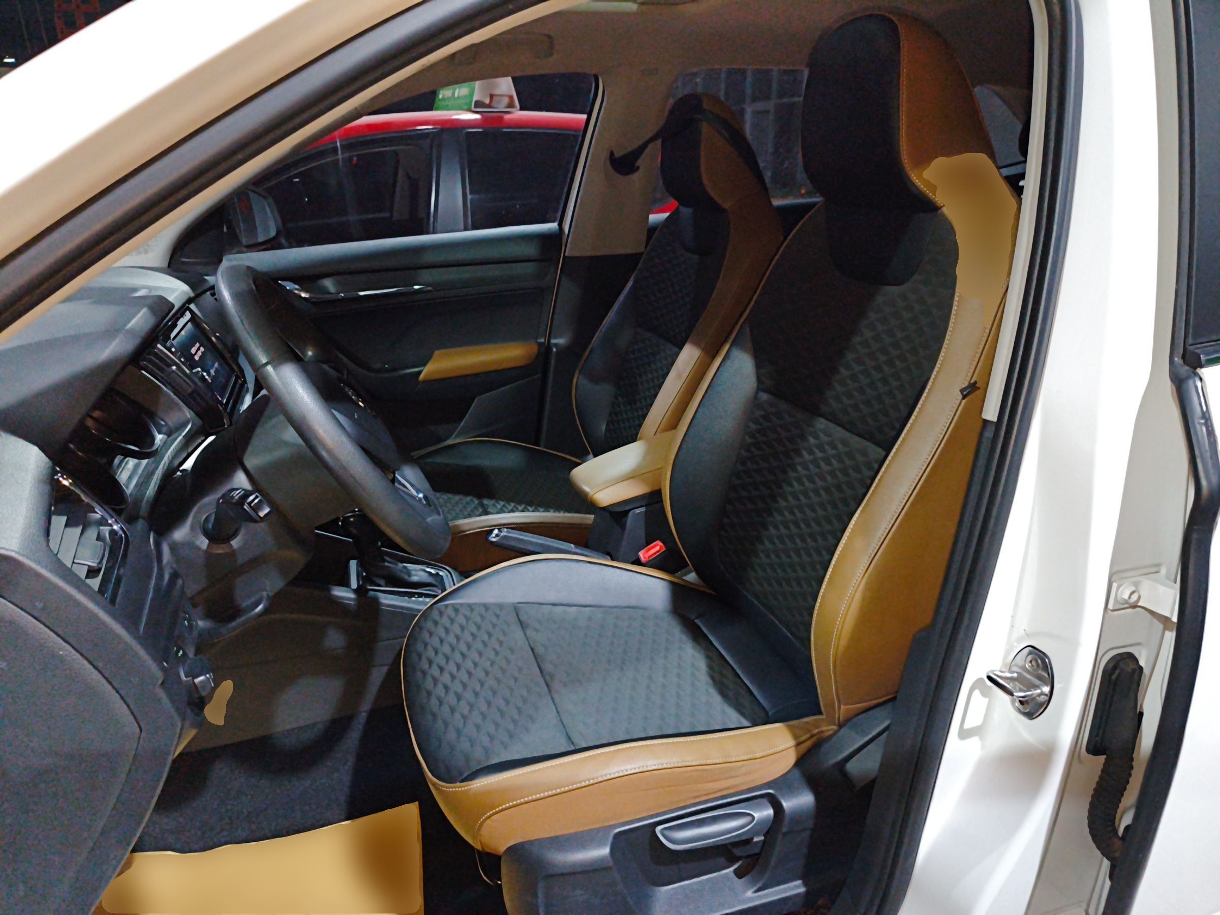 Переднее сиденье в автомобиле