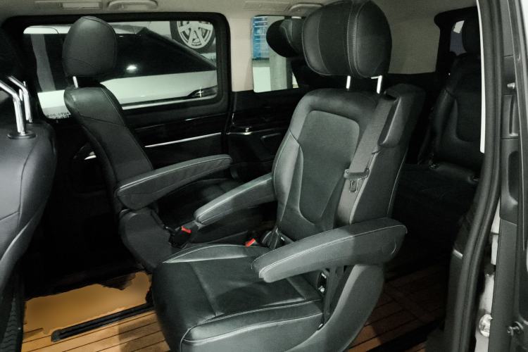 Used Mercedes-Benz V-Class 2017 V 260 Avantgarde Edition