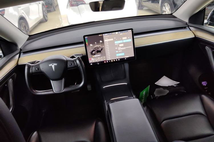 Used Tesla Model Y 2022 Long-Range All-Wheel-Drive Version