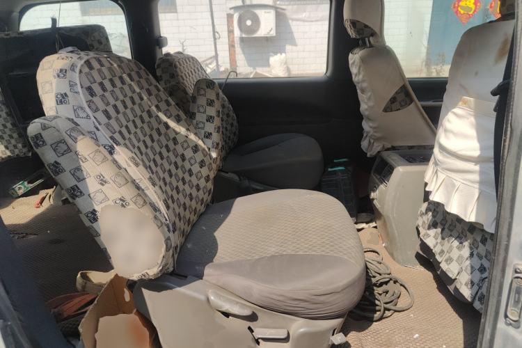 Used FORTHING Lingzhi 2011 Q3 2.0L Short-Wheelbase Standard Edition Left Rear Seat