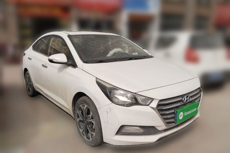 Used Hyundai Verna (new generation) 2016 1.6L Automatic Elite Edition TOP Front Right 45 Deg