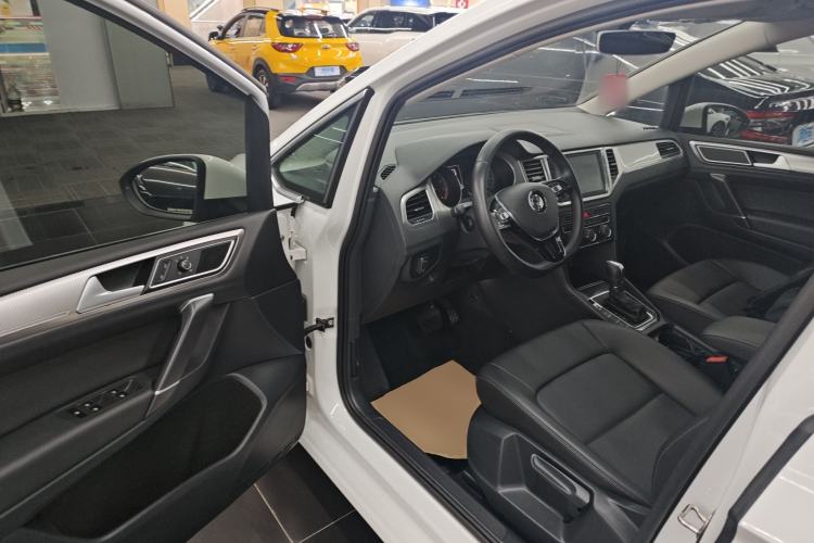 Used Volkswagen Golf Sportsvan 2019 280TSI Automatic Trendy Model China VI Standard Driver Seat