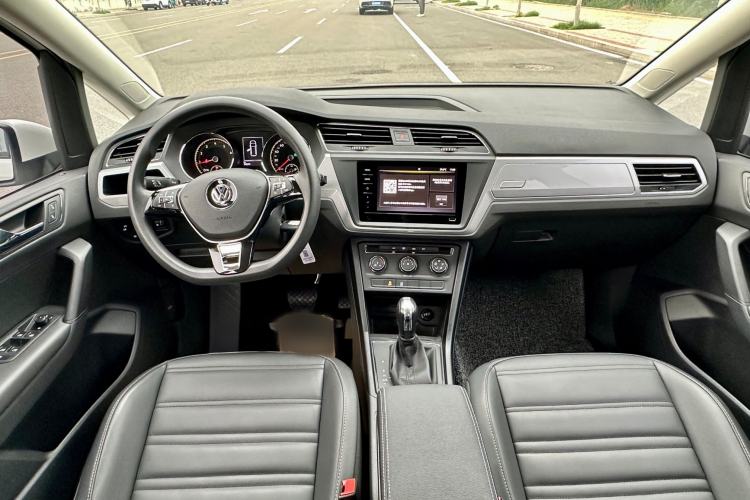 Used Volkswagen Touran 2021 Volkswagen Touran L 280TSI DSG Style Edition 7 Seats
