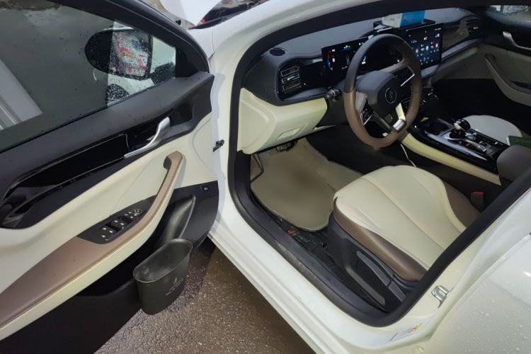 Used BYD Qin PLUS 2023 Champion Edition DM-i 55KM Leading Model Driver Seat