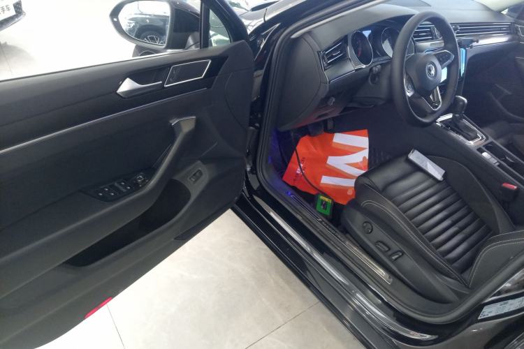 Used Volkswagen Magotan 2020 330TSI DSG Leading Model Driver Seat