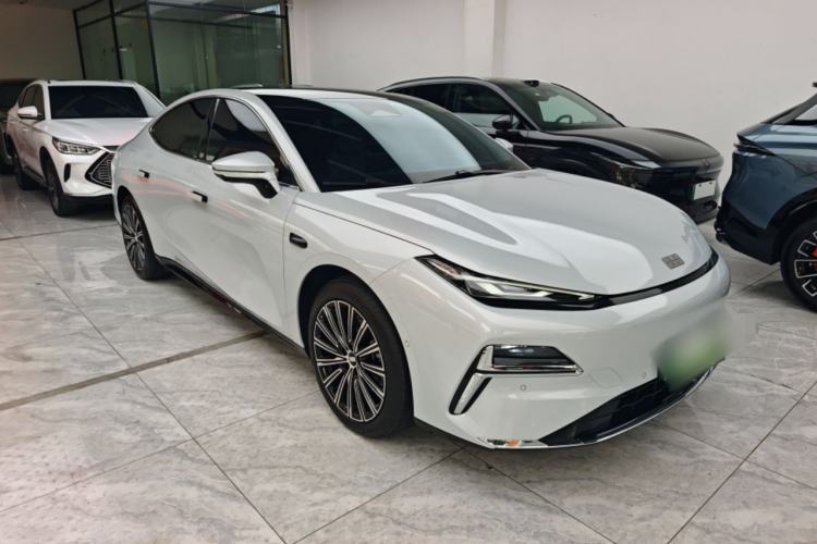 Used Geely Galaxy 8 2025 130km EM-P Exploration Edition Front Right 45 Deg