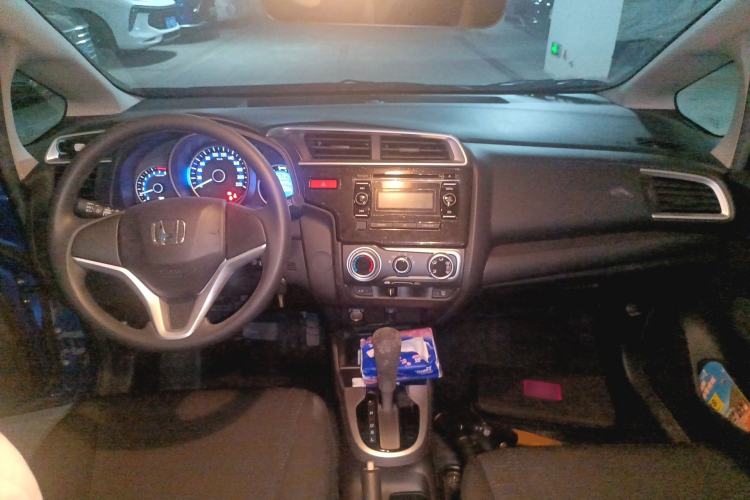 Used Honda Fit 2014 1.5L SE CVT Fashion Model Center Console