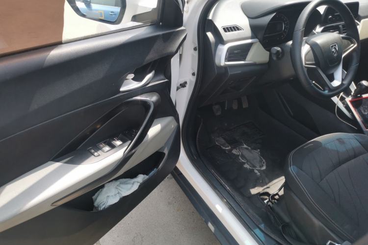 Used Baojun 510 2017 1.5L manual Comfort trim