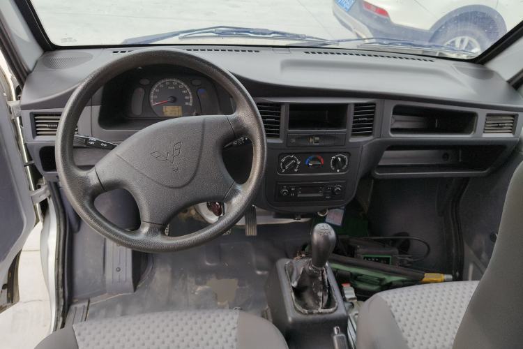 Used Wuling Zhiguang 2015 1.2L Practical LS-I Model Center Console