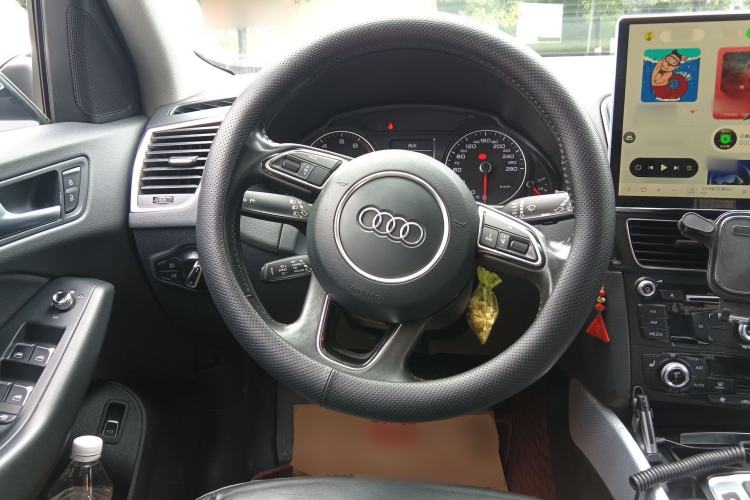 Used Audi Q5 2013 40 TFSI Technology Edition Steering Wheel