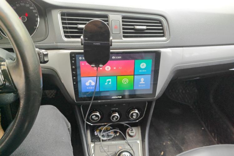 Used Volkswagen Lavida 2015 1.6L Manual Comfort Edition Audio And AC Panel