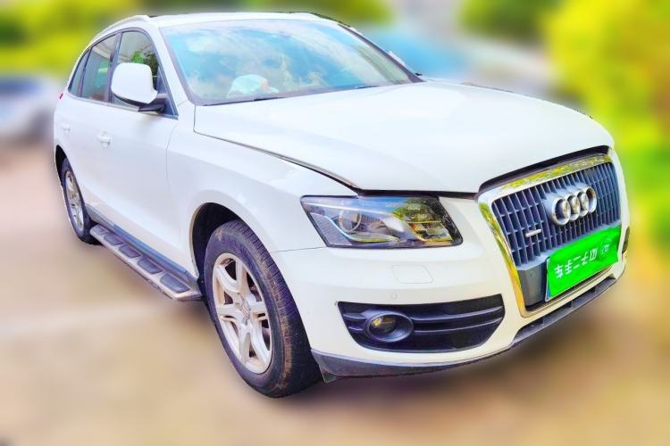 Used Audi Q5 2011 2.0TFSI Technology Model Front Right 45 Deg