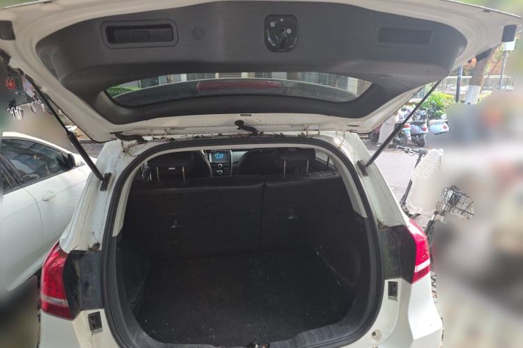 Used Haval H2 2018 Red-Label 1.5T Dual-Clutch Two-Wheel-Drive Luxury Model Trunk