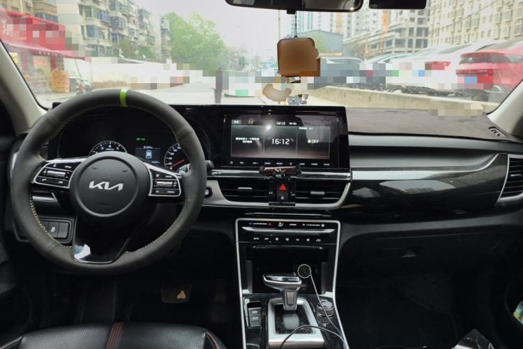 Used Kia KX3 2021 1.5L CVT Trend Edition Center Console