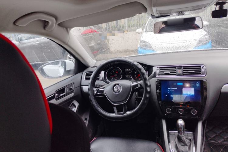 Used Volkswagen Sagitar 2015 230TSI Automatic Comfort Version Steering Wheel