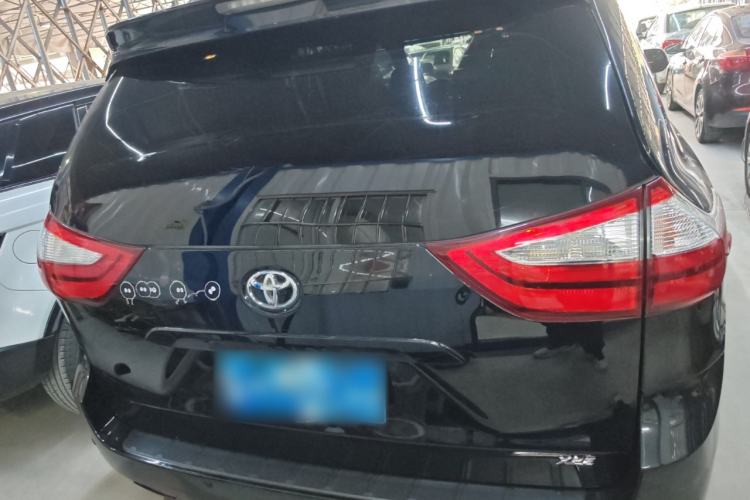 Used Toyota Sienna 2017 3.5L Four-Wheel Drive LE Trim 7 Seats – U.S. Specification
