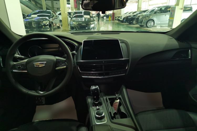 Used Cadillac CT5 2022 28T Fashion Edition Center Console