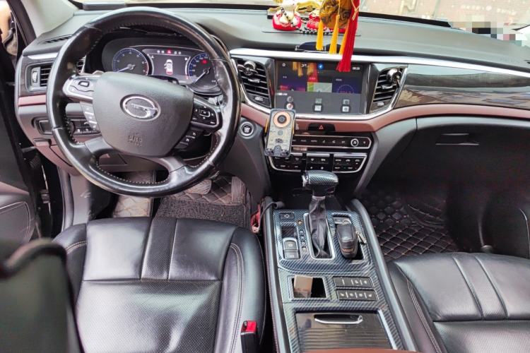 Used GAC Trumpchi GS8 2017 320T Two-Wheel Drive Luxury Smart Connectivity Version (7 Seats) Center Console