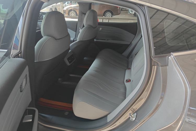 Used Geely Galaxy E8 2024 550 km Range Rear-Wheel-Drive PRO