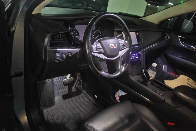 Used Cadillac XT5 2018 25T Luxury Model Steering Wheel