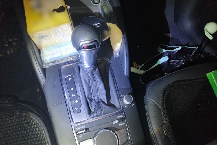 Used Audi A3 2020 Limousine 35 TFSI Fashion Edition China VI Emission Standard Gear Lever