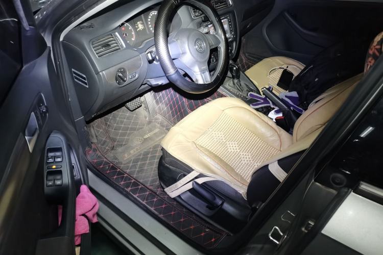 Used Volkswagen Sagitar 2012 1.6L Automatic Fashion Edition Driver Seat