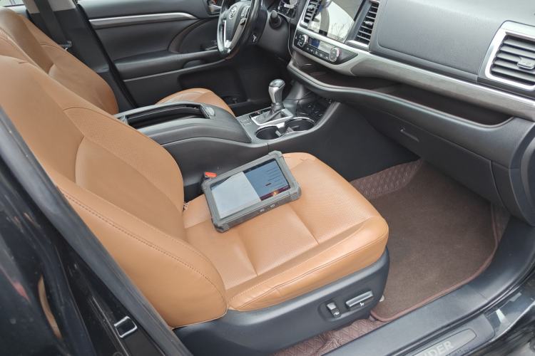 Used Toyota Highlander 2018 2.0T Four-Wheel Drive Knight Edition 7 Seats China VI Standard Right Front Seat