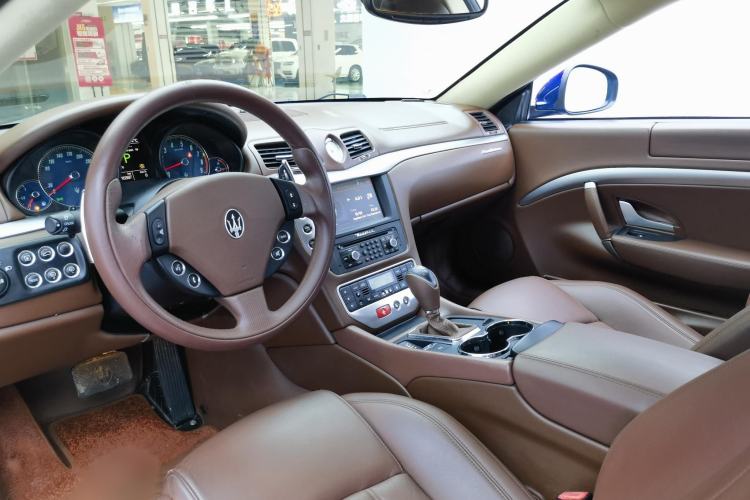Used Maserati GranTurismo 2007 4.2L Standard Edition Interior 2