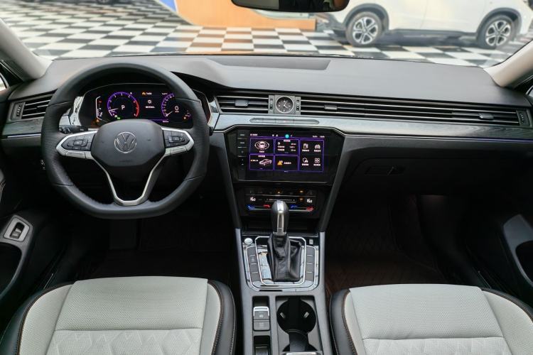 Used Volkswagen Magotan 2026 30 Million Vehicles Selected Model 380TSI DSG Luxury Edition Trunk