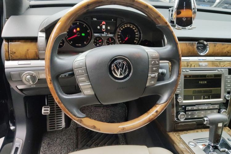 Used Volkswagen Phaeton 2011 3.6L V6 4-Seater Extended-Length Individual Edition