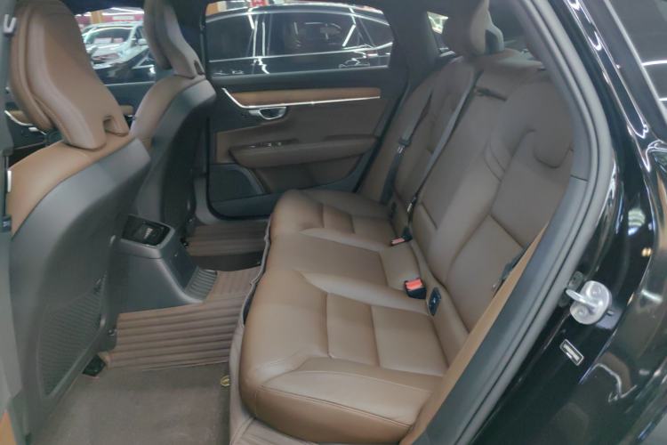 Used Volvo S90 New Energy 2024 Plug-in Hybrid Four-Wheel Drive Long-Range Zhiyi Luxury Edition
