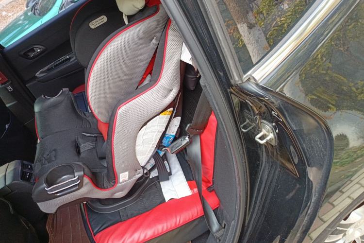 Used Peugeot 3008 2015 2.0L Automatic Classic Edition Interior 4