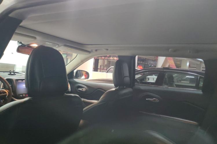 Used Jeep Cherokee 2016 2.4L Superior Edition
