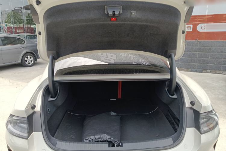 Used Xiaomi Auto SU7 2024 Four-Wheel Drive Ultra-Long Range Advanced Intelligent Driving Max Edition Trunk