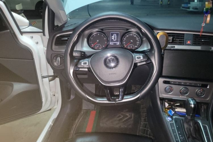 Used Volkswagen Golf 2016 230TSI Automatic Luxury Version
