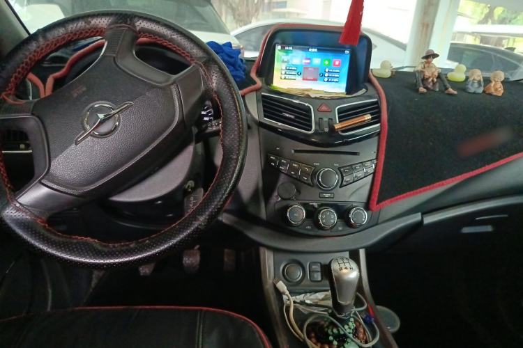 Used Haima S5 2015 1.6L Manual Comfort Model Center Console