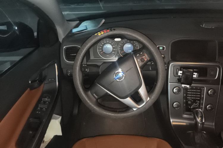 Used Volvo V60 2013 T5 Comfort Edition