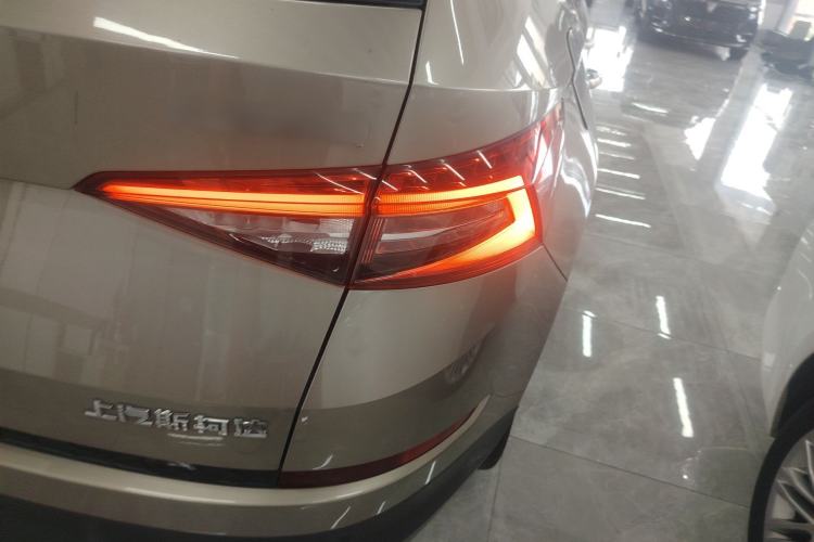 Used Skoda Kodiaq 2018 Facelifted TSI330 5-Seater Two-Wheel-Drive Luxury Enjoyment Edition Exterior 3