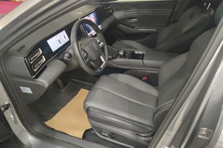 Used BYD Qin L 2025 DM-i Smart Drive 120KM Leading Model
